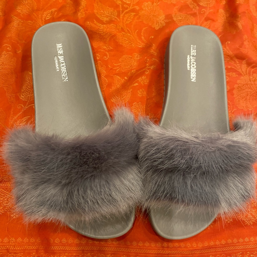 Fuzzy Gray Slides - image 2
